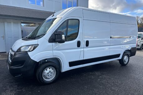 Peugeot Boxer BlueHdi 335 L3H2 Professional Premium Plus Panel Van 1