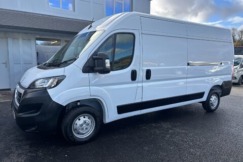 Peugeot Boxer BlueHdi 335 L3H2 Professional Premium Plus Panel Van 1