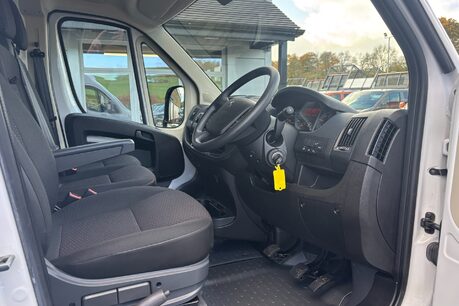 Peugeot Boxer BlueHdi 335 L3H2 Professional Premium Plus Panel Van 18