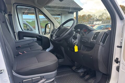 Peugeot Boxer BlueHdi 335 L3H2 Professional Premium Plus Panel Van 18