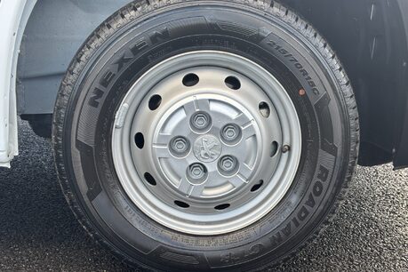 Peugeot Boxer BlueHdi 335 L3H2 Professional Premium Plus Panel Van 38