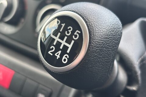 Peugeot Boxer BlueHdi 335 L3H2 Professional Premium Plus Panel Van 40