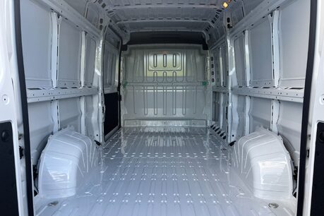Peugeot Boxer BlueHdi 335 L3H2 Professional Premium Plus Panel Van 14