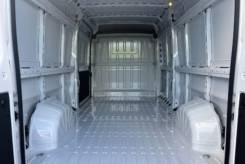 Peugeot Boxer BlueHdi 335 L3H2 Professional Premium Plus Panel Van 14