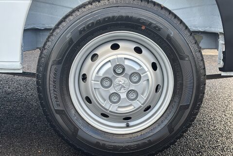 Peugeot Boxer BlueHdi 335 L3H2 Professional Premium Plus Panel Van 37