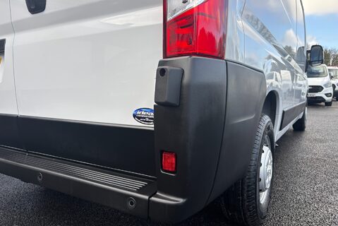 Peugeot Boxer BlueHdi 335 L3H2 Professional Premium Plus Panel Van 26