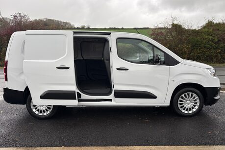 Toyota Proace City L2 Icon 102ps Panel Van - Rear Camera 12