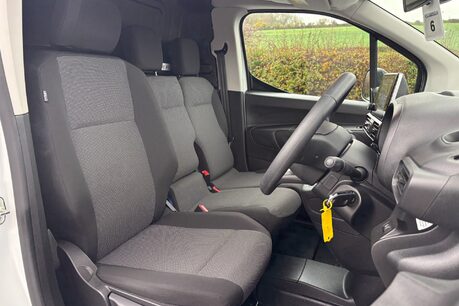 Toyota Proace City L2 Icon 102ps Panel Van - Rear Camera 32