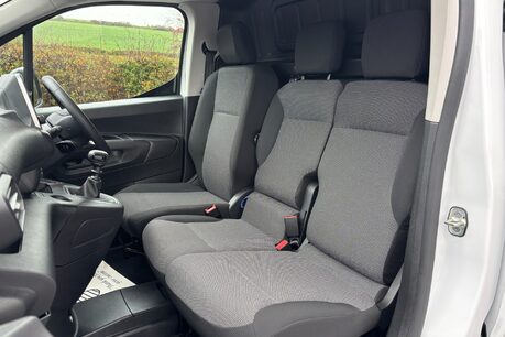 Toyota Proace City L2 Icon 102ps Panel Van - Rear Camera 31