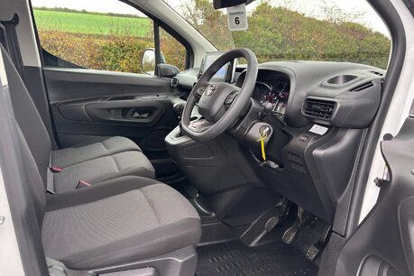 Toyota Proace City L2 Icon 102ps Panel Van - Rear Camera 21