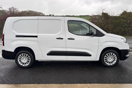 Toyota Proace City L2 Icon 102ps Panel Van - Rear Camera 11