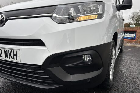 Toyota Proace City L2 Icon 102ps Panel Van - Rear Camera 26