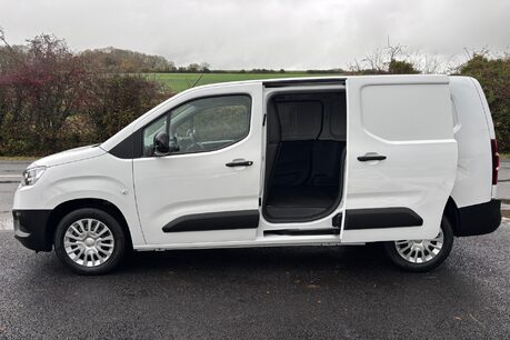 Toyota Proace City L2 Icon 102ps Panel Van - Rear Camera 9