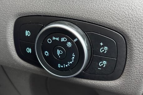 Ford Transit Custom 300 L2 H2 Trend 130 ps Panel Van - Air Con 40