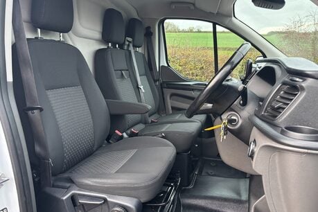 Ford Transit Custom 300 L2 H2 Trend 130 ps Panel Van - Air Con 30