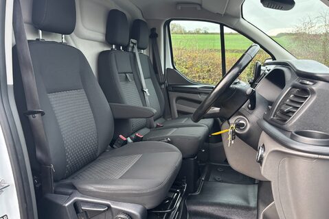 Ford Transit Custom 300 L2 H2 Trend 130 ps Panel Van - Air Con 4