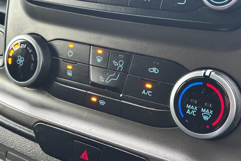 Ford Transit Custom 300 L2 H2 Trend 130 ps Panel Van - Air Con 18