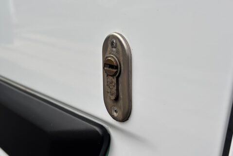 Ford Transit Custom 300 L2 H2 Trend 130 ps Panel Van - Air Con 22