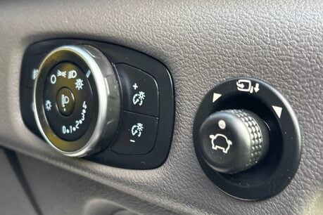 Ford Transit 310 L2 H2 Limited 170 ps Selectshift Automatic - Sat Nav 37