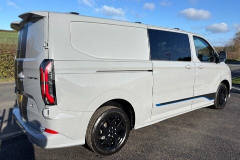 Ford Transit Custom 320 Sport L2H1 Duratec 11.8 kWh PHEV Dciv 2