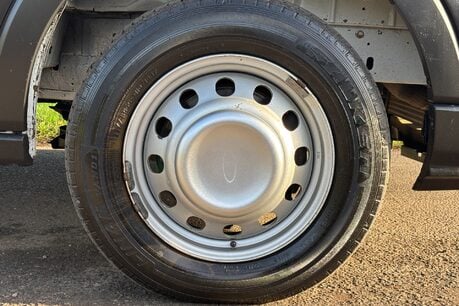 Ford Transit 350 Drw L3 130 ps Utility Cab Tipper - Air Con / Tow Axle 33