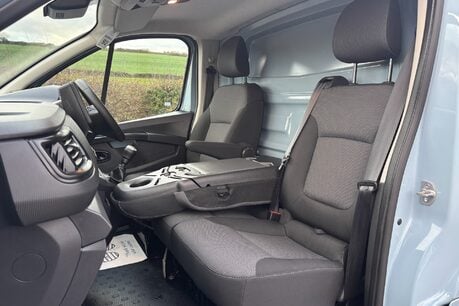 Renault Trafic SL28 Business Plus 130 ps dCi - Twin Side Loading Doors 32