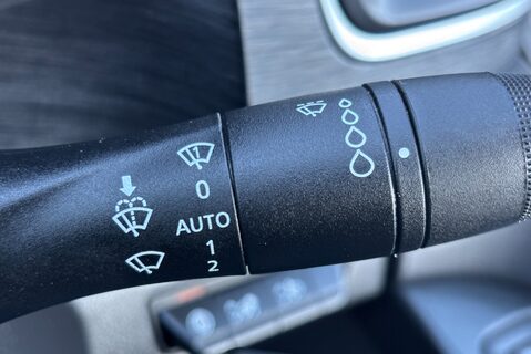 Renault Trafic LL30 Extra Sport EDC 170ps Crew Van 37