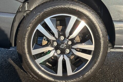 Renault Trafic LL30 Extra Sport EDC 170ps Crew Van 32