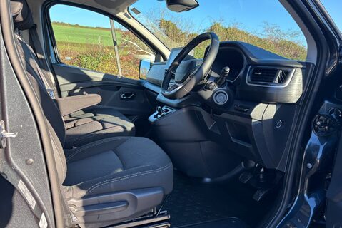 Renault Trafic LL30 Extra Sport EDC 170ps Crew Van 18