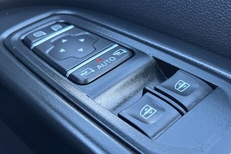 Renault Trafic LL30 Extra Sport EDC 170ps Crew Van 50