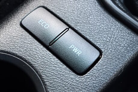 Toyota Hilux Active 4WD D-4D Single Cab Pickup - No VAT 40