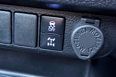 Toyota Hilux Active 4WD D-4D Single Cab Pickup - No VAT 36