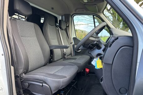 Vauxhall Movano F3500 125 ps Cdti Luton with Tail Lift & Air Con - Direct from MOD 27