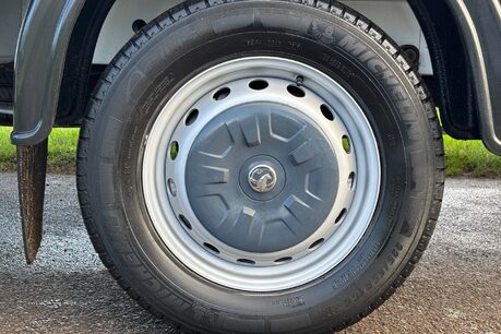 Vauxhall Movano F3500 125 ps Cdti Luton with Tail Lift & Air Con - Direct from MOD 32