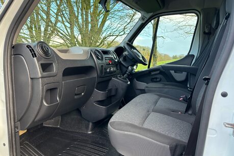 Vauxhall Movano F3500 125 ps Cdti Luton with Tail Lift & Air Con - Direct from MOD 15