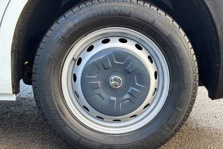 Vauxhall Movano F3500 125 ps Cdti Luton with Tail Lift & Air Con - Direct from MOD 33