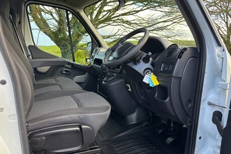 Vauxhall Movano F3500 125 ps Cdti Luton with Tail Lift & Air Con - Direct from MOD 17