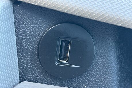 Vauxhall Movano F3500 125 ps Cdti Luton with Tail Lift & Air Con - Direct from MOD 29