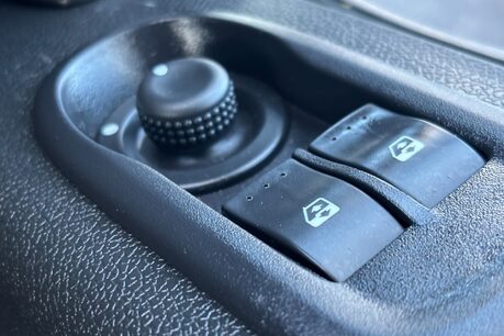 Vauxhall Movano F3500 125 ps Cdti Luton with Tail Lift & Air Con - Direct from MOD 38