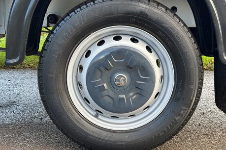 Vauxhall Movano F3500 125 ps Cdti Luton with Tail Lift & Air Con - Direct from MOD 34