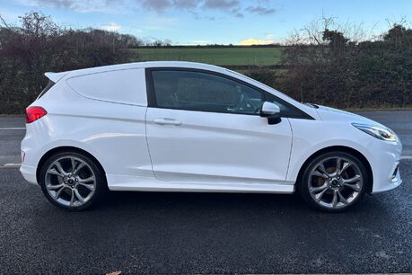 Ford Fiesta Sport 125 ps Ecoboost - Sat Nav / Parking Sensors - No VAT 9