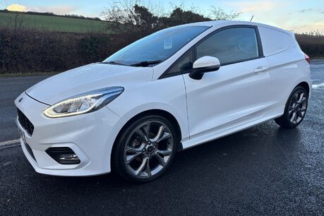 Ford Fiesta Sport 125 ps Ecoboost - Sat Nav / Parking Sensors - No VAT 1