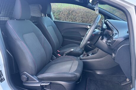 Ford Fiesta Sport 125 ps Ecoboost - Sat Nav / Parking Sensors - No VAT 27