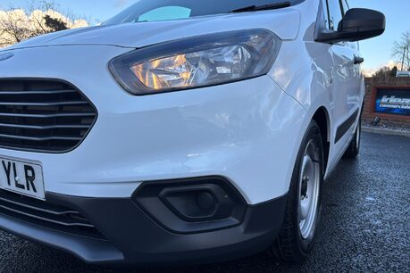 Ford Transit Courier Base Ecoboost 100 ps with Air Con / Rear Sensors 22