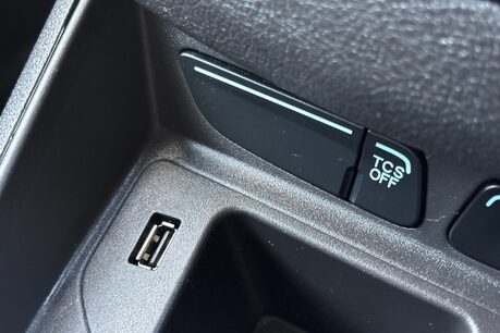 Ford Transit Courier Base Ecoboost 100 ps with Air Con / Rear Sensors 30