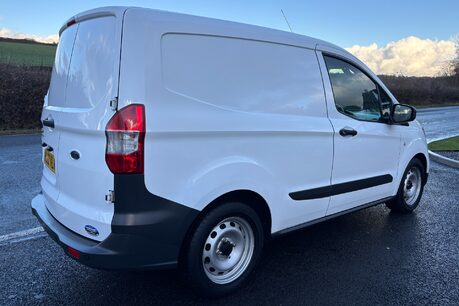 Ford Transit Courier Base Ecoboost 100 ps with Air Con / Rear Sensors 3