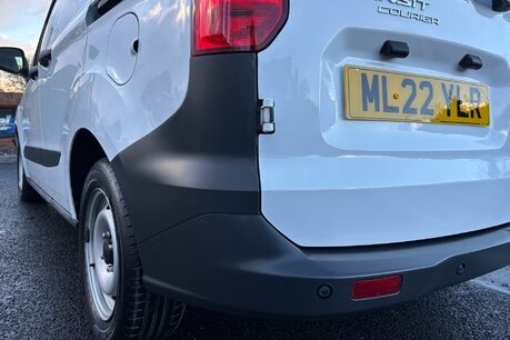 Ford Transit Courier Base Ecoboost 100 ps with Air Con / Rear Sensors 24