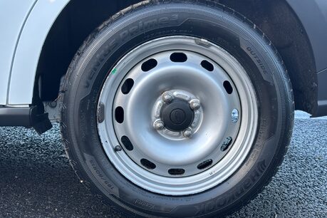 Ford Transit Courier Base Ecoboost 100 ps with Air Con / Rear Sensors 32