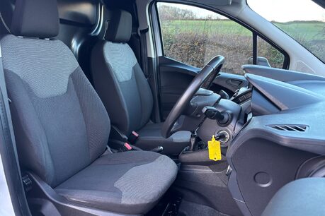 Ford Transit Courier Base Ecoboost 100 ps with Air Con / Rear Sensors 28