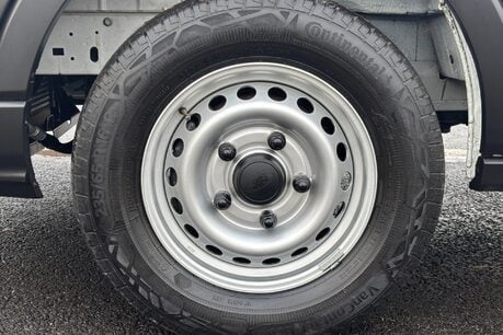 Ford Transit 350 Rwd L2 H2 130 ps Panel Van - Air Con / Rear Sensors 36